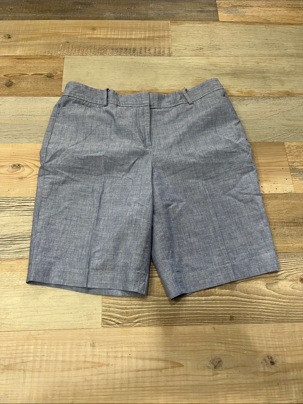 Talbots Light Blue Chambray Bermuda Shorts Sz 10 Cotton Lightweight TC0362